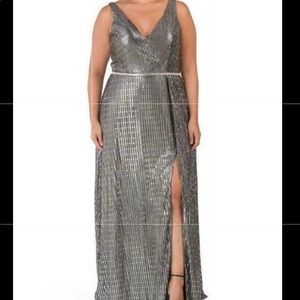 MAC DUGGAL Plus Size 20W Silver Embellished Faux Wrap Gown NWOT. Orig $498